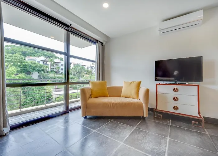 La Perla #132 Lovely Ocean View With Complex Pool And Gym